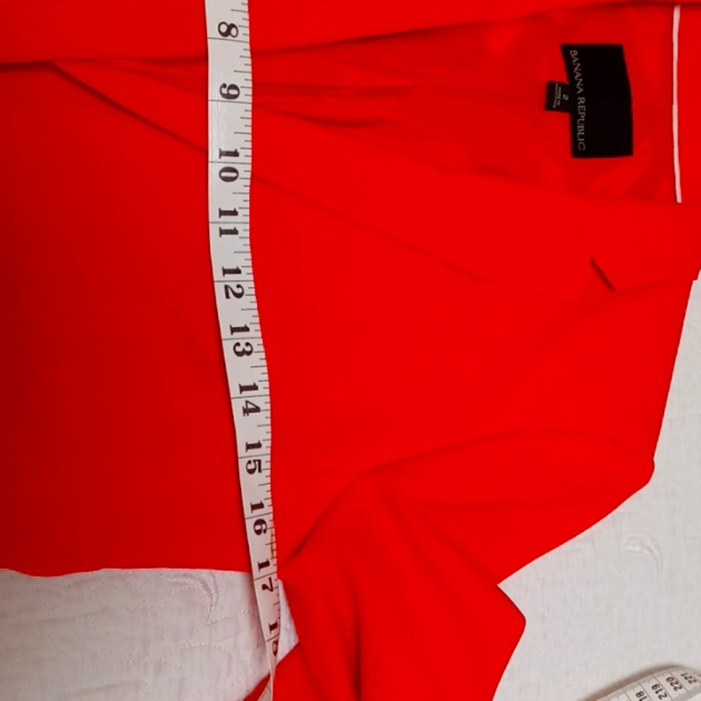 Blazer new no tags. Never even wore it. It stayed in my closet.